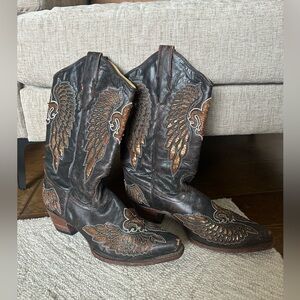 Corral Brown Wing Fleur De Lis Sequence Boot - Women’s sz 10